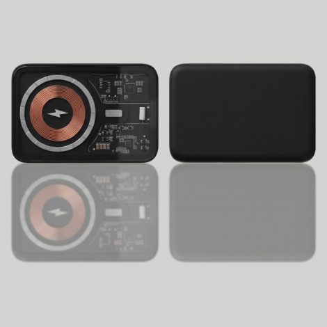 Présentation horizontale des deux faces d'une batterie externe magnétique noire aux coins arrondis, avec bobine cuivrée et circu