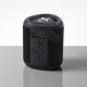 Enceinte Bluetooth noire présentée de face, avec grille textile, boutons de commande en relief et cache de protection relevé lai Enceinte Bluetooth noire présentée de face, avec grille textile, boutons de commande en relief et cache de protection relevé lai