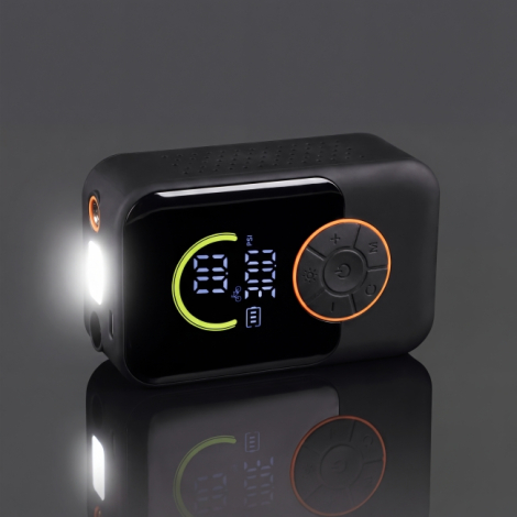 Mini-compresseur électrique noir posé horizontalement sur fond sombre, avec écran numérique allumé, commandes circulaires orange