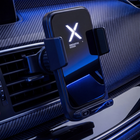 Support de smartphone noir installé sur une grille d'aération de voiture, maintenant un téléphone verticalement, avec marquage l
