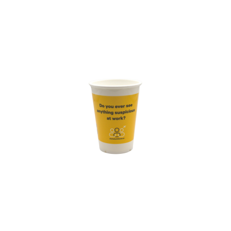Gobelet réutilisable blanc de forme conique, avec bord supérieur arrondi et large marquage jaune sur la partie centrale, compren