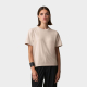T-shirt femme beige clair uni présenté de face sur un mannequin femme, avec col rond, manches courtes légèrement amples et coupe T-shirt femme beige clair uni présenté de face sur un mannequin femme, avec col rond, manches courtes légèrement amples et coupe