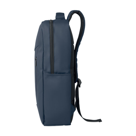 Sac à dos bleu marine vu de profil sur le côté opposé, avec compartiment principal zippé, poche latérale et bretelle réglable à 