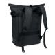 Vue arrière de trois quarts du sac à dos noir montrant ses bretelles rembourrées réglables, sa poche zippée supérieure et sa ban Vue arrière de trois quarts du sac à dos noir montrant ses bretelles rembourrées réglables, sa poche zippée supérieure et sa ban
