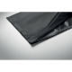 Vue rapprochée de l'ouverture du sac de compression noir, montrant sa double fermeture à glissière et sa poignée en sangle cousu