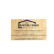 Carte rectangulaire en bois clair, présentée horizontalement sur fond blanc, avec veinage vertical apparent, logo géométrique no Carte rectangulaire en bois clair, présentée horizontalement sur fond blanc, avec veinage vertical apparent, logo géométrique no