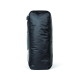 Vue latérale du sac de compression noir, montrant son épaisseur, ses coutures et sa surface textile légèrement froissée.
