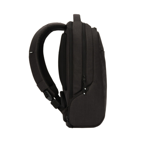 Vue de profil du sac à dos noir, mettant en évidence sa silhouette étroite, ses différents compartiments zippés, sa poche latéra