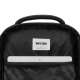 Gros plan sur un compartiment intérieur ouvert du sac à dos noir, avec doublure sombre à motifs géométriques et poche accueillan