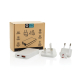 Présentation du chargeur plat blanc avec ses deux ports USB visibles, accompagné de deux fiches interchangeables européenne et b Présentation du chargeur plat blanc avec ses deux ports USB visibles, accompagné de deux fiches interchangeables européenne et b