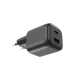 Vue en contre-plongée du chargeur noir mettant en évidence ses deux ports USB-C et USB-A sur la face avant, ses broches rondes à