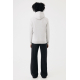 Une femme photographiée de dos porte un sweat à capuche gris clair chiné, avec une capuche à couture centrale et des finitions e Une femme photographiée de dos porte un sweat à capuche gris clair chiné, avec une capuche à couture centrale et des finitions e