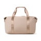 Vue de face d'un sac de week-end beige au format horizontal, avec deux longues poignées en sangle, un renfort de prise rembourré