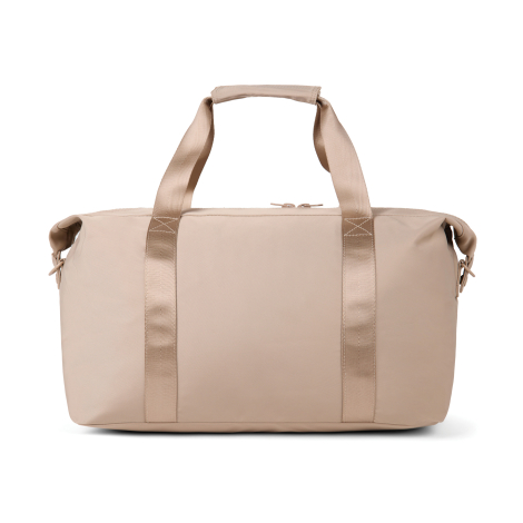 Vue de face d'un sac de week-end beige au format horizontal, avec deux longues poignées en sangle, un renfort de prise rembourré