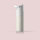 Gourde isotherme beige clair et gris clair présentée de face sur un fond rose pâle, avec embout de boisson apparent et poignée r Gourde isotherme beige clair et gris clair présentée de face sur un fond rose pâle, avec embout de boisson apparent et poignée r