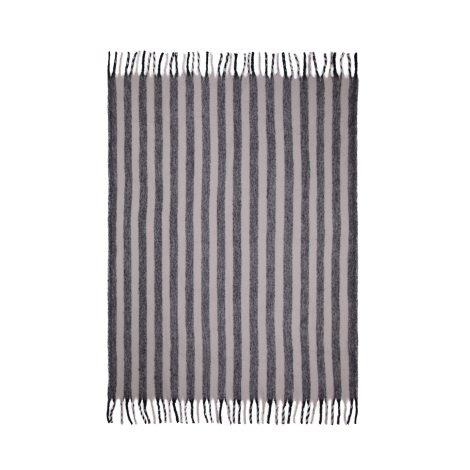 Couverture entièrement déployée à plat, avec une alternance de rayures verticales gris anthracite et gris clair. De longues fran