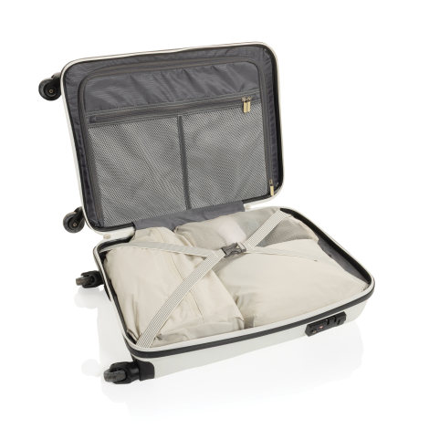 Valise rigide blanche ouverte, montrant plusieurs cubes de rangement beiges maintenus par des sangles croisées à boucle centrale
