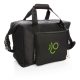 Sac isotherme cabas noir présenté de trois quarts, avec poche frontale zippée ornée d'un logo personnalisé vert et violet, deux Sac isotherme cabas noir présenté de trois quarts, avec poche frontale zippée ornée d'un logo personnalisé vert et violet, deux
