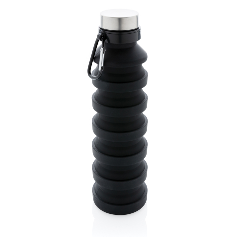 Bouteille pliable noire en silicone entièrement déployée, avec corps cylindrique à larges anneaux superposés, bouchon argenté à 